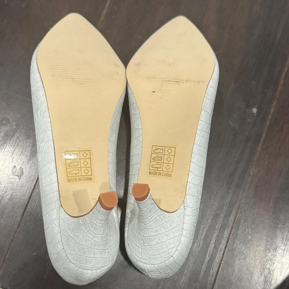 Croc-Embossed Women's Heels Light Gray | Good Used Condition